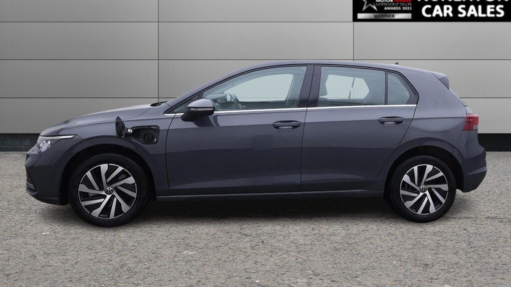2022 Volkswagen Golf — image 6