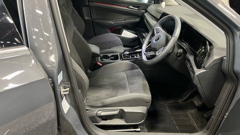 2022 Volkswagen Golf — image 10