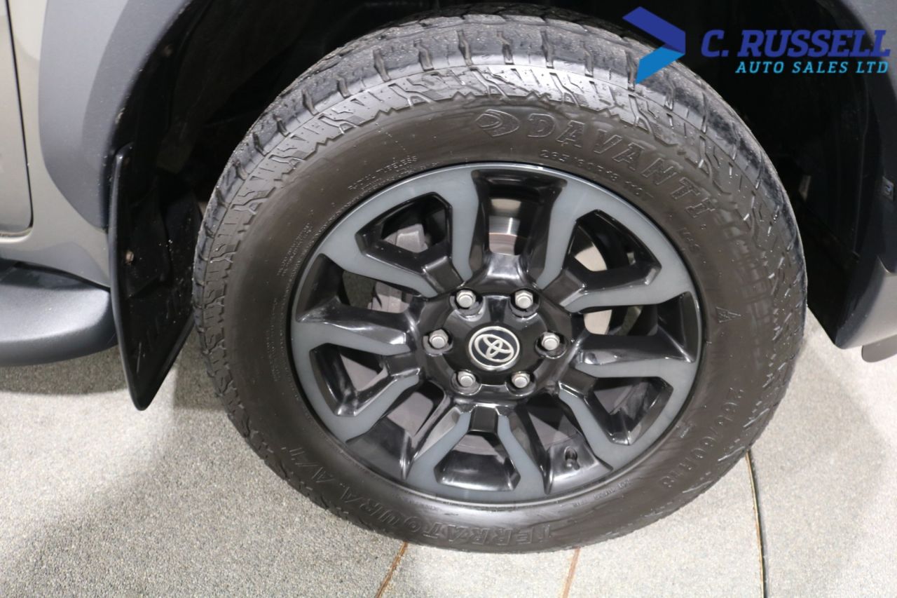 2022 TOYOTA HILUX 2.8 D-4D Invincible X Pickup Double Cab 4dr Diesel Auto 4WD Euro 6 (s/s) (2 - vehicle photo 17 for sale on PureCar