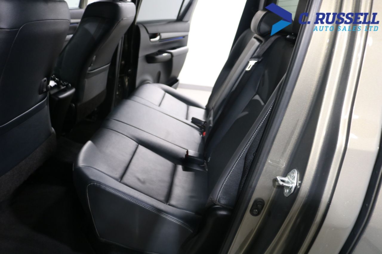 2022 TOYOTA HILUX 2.8 D-4D Invincible X Pickup Double Cab 4dr Diesel Auto 4WD Euro 6 (s/s) (2 - vehicle photo 25 for sale on PureCar