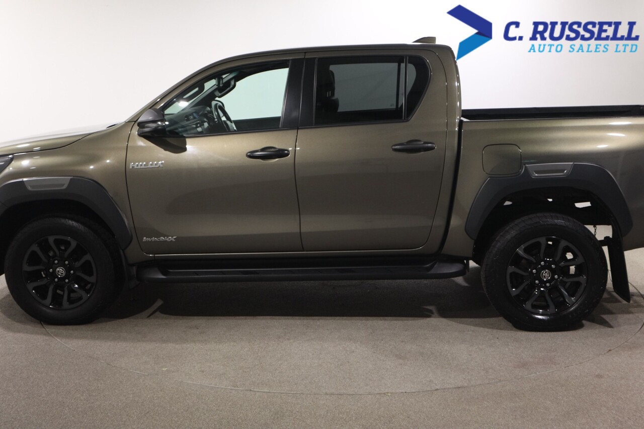 2022 TOYOTA HILUX 2.8 D-4D Invincible X Pickup Double Cab 4dr Diesel Auto 4WD Euro 6 (s/s) (2 - vehicle photo 16 for sale on PureCar