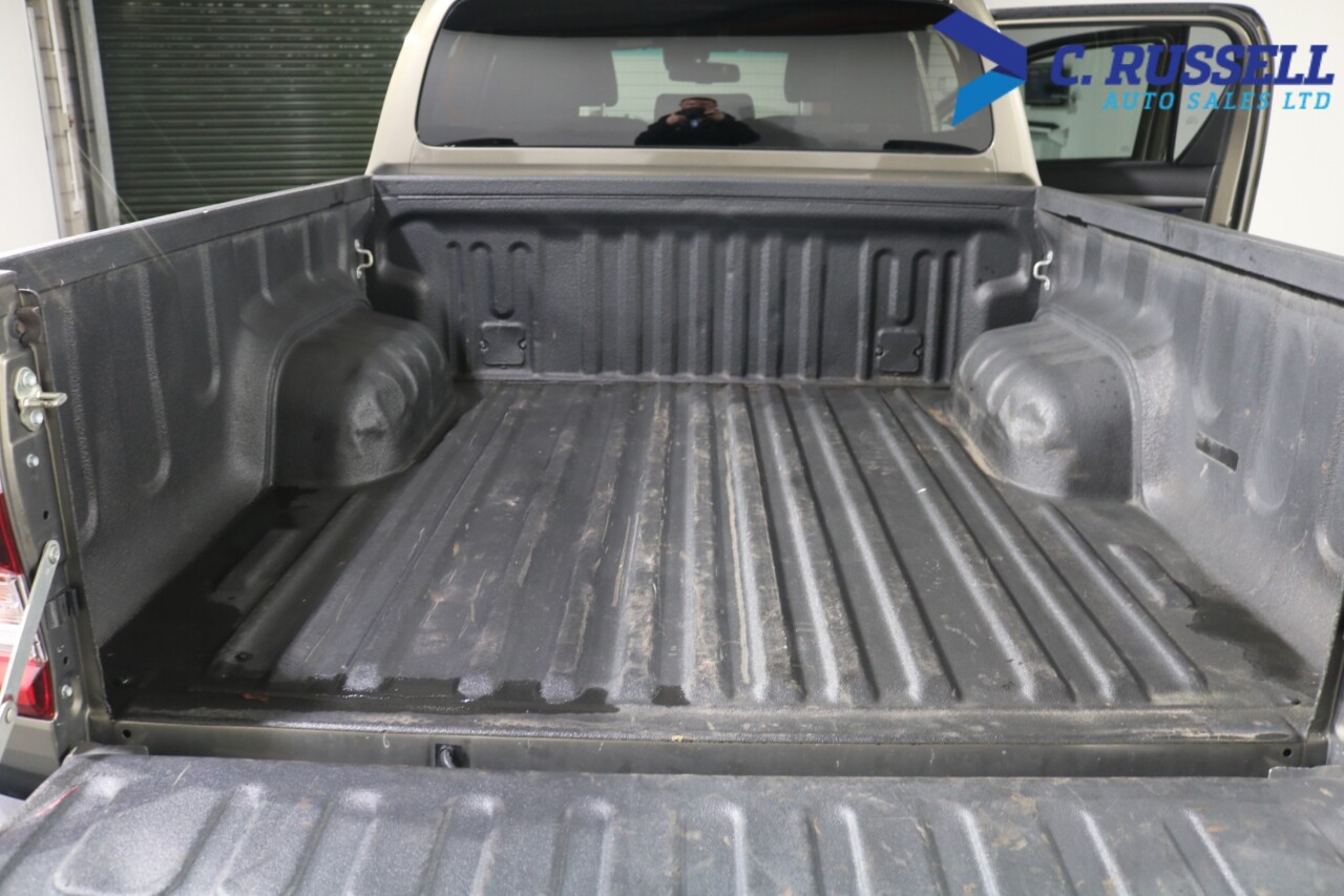 2022 TOYOTA HILUX 2.8 D-4D Invincible X Pickup Double Cab 4dr Diesel Auto 4WD Euro 6 (s/s) (2 - vehicle photo 24 for sale on PureCar