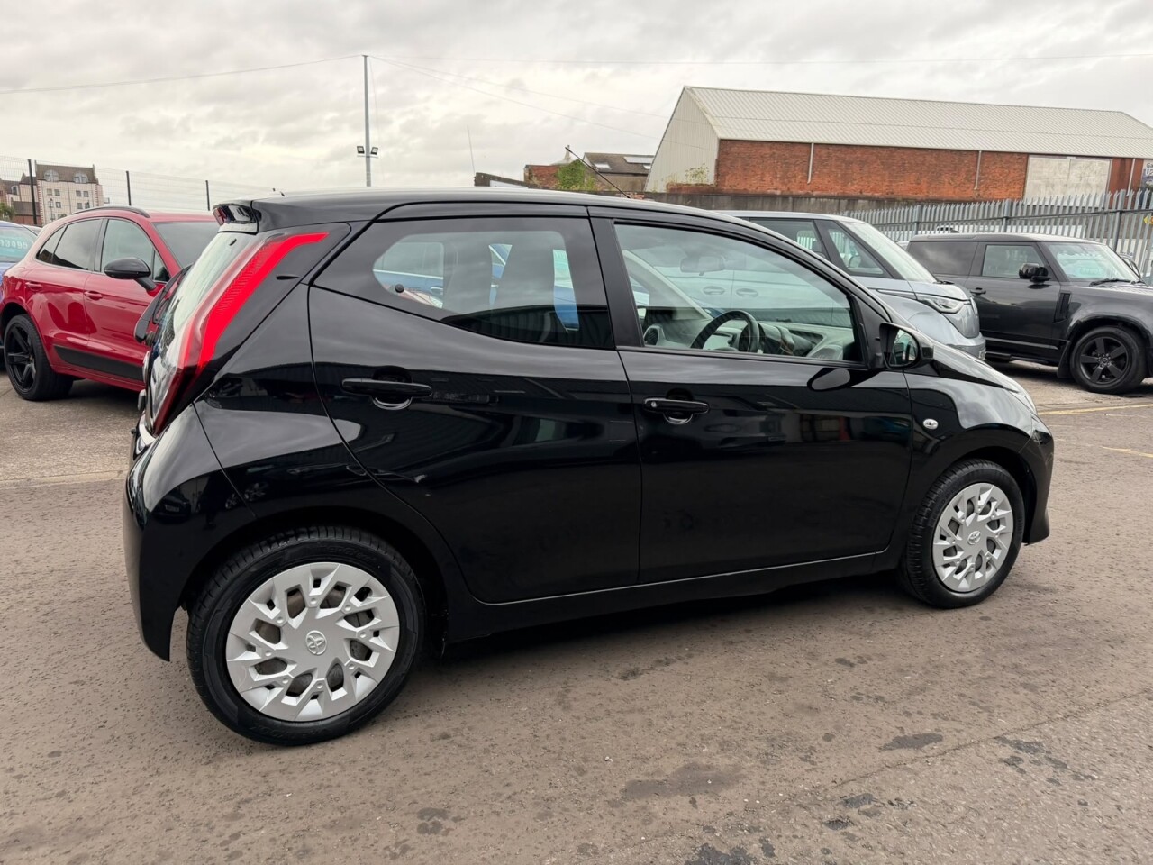 2021 TOYOTA AYGO 1.0 VVT-i x-play Hatchback 5dr Petrol Manual Euro 6 (s/s) (71 ps) ONLY 6407 - vehicle photo 4 for sale on PureCar