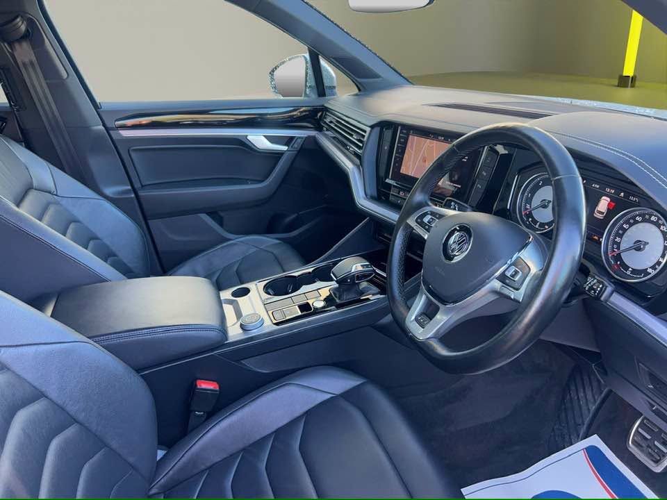 2019 VOLKSWAGEN TOUAREG 3.0 TDI V6 R-Line SUV 5dr Diesel Tiptronic 4Motion Euro 6 (s/s) (286 ps) - vehicle photo 9 for sale on PureCar