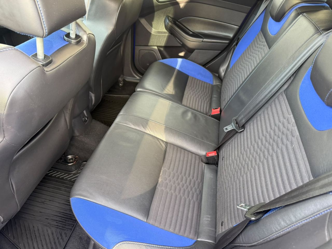 2014 FORD FOCUS 2.0T EcoBoost ST-2 Hatchback 5dr Petrol Manual Euro 5 (s/s) (250 ps) - vehicle photo 20 for sale on PureCar
