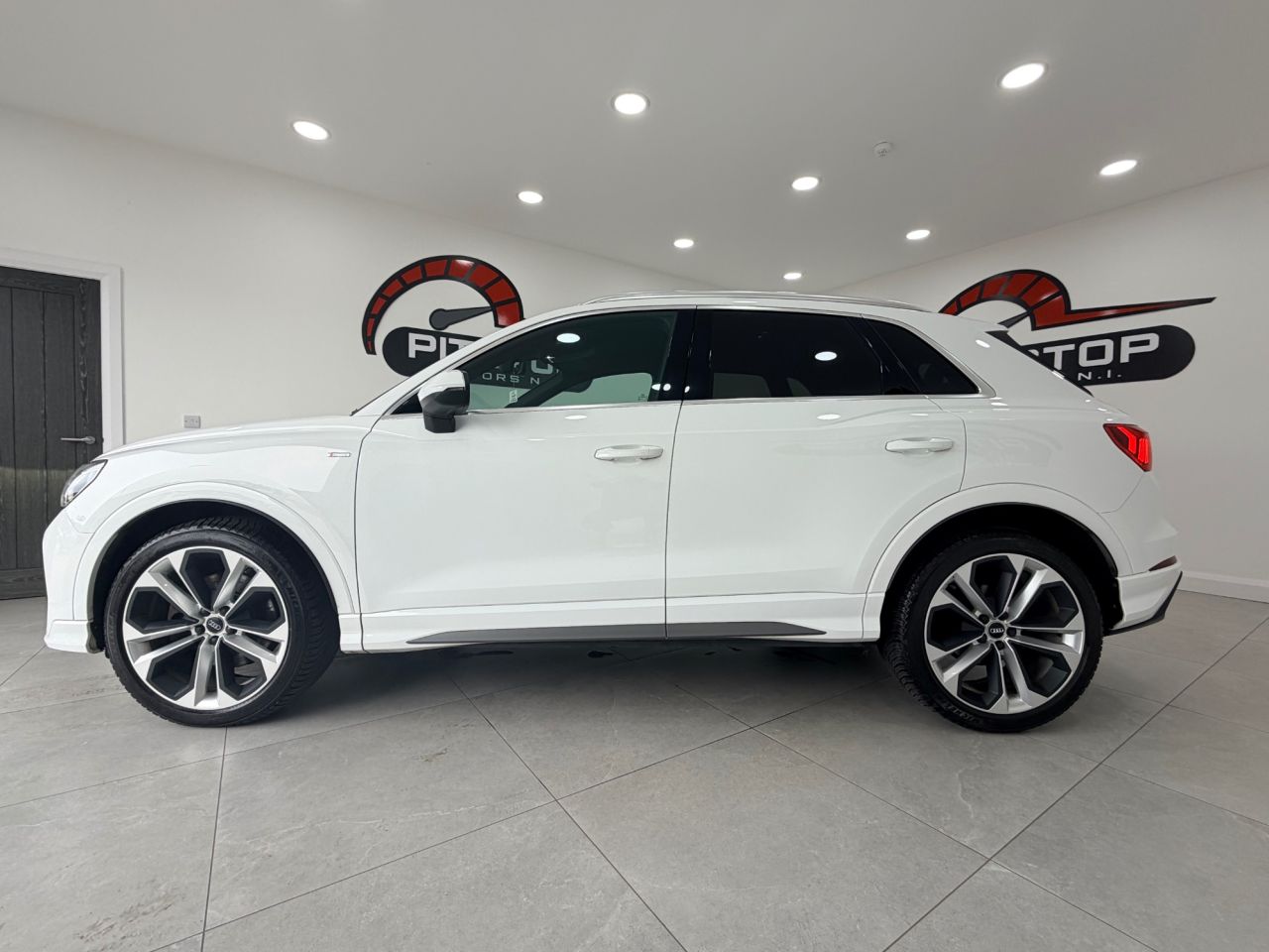 2019 AUDI Q3 S Line - vehicle photo 3 for sale on PureCar