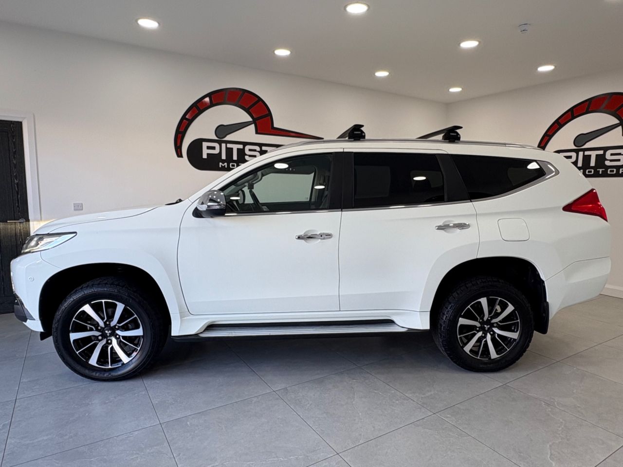 2019 MITSUBISHI SHOGUN SPORT 2.4D 4 SUV 5dr Diesel Auto 4WD Euro 6 (181 ps) - vehicle photo 5 for sale on PureCar