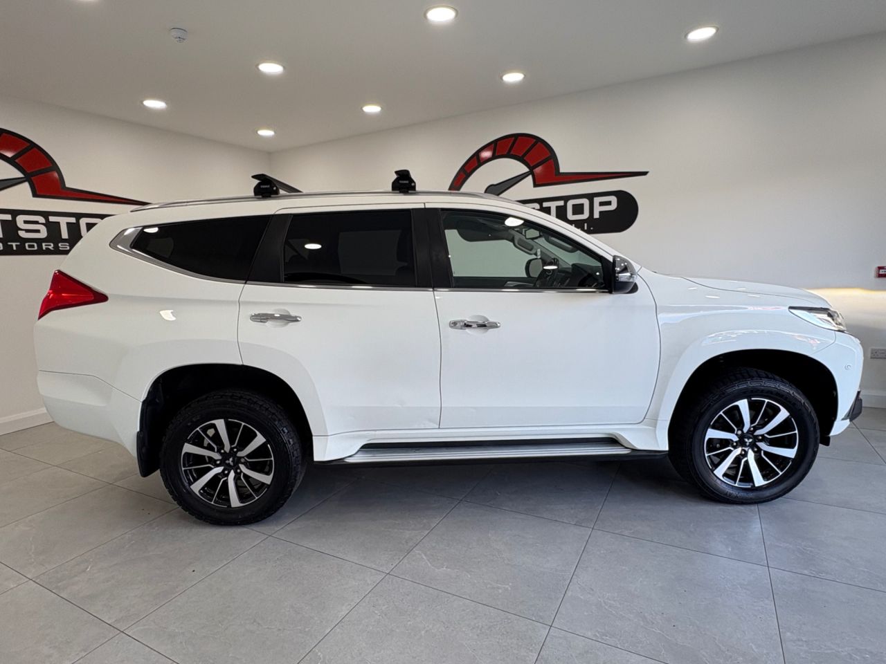 2019 MITSUBISHI SHOGUN SPORT 2.4D 4 SUV 5dr Diesel Auto 4WD Euro 6 (181 ps) - vehicle photo 6 for sale on PureCar