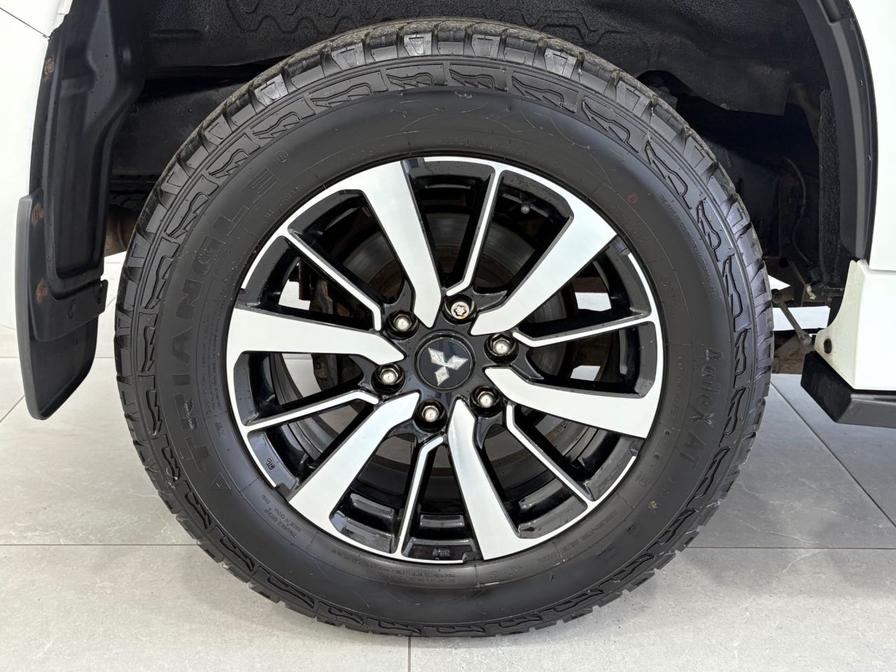 2019 MITSUBISHI SHOGUN SPORT 2.4D 4 SUV 5dr Diesel Auto 4WD Euro 6 (181 ps) - vehicle photo 17 for sale on PureCar
