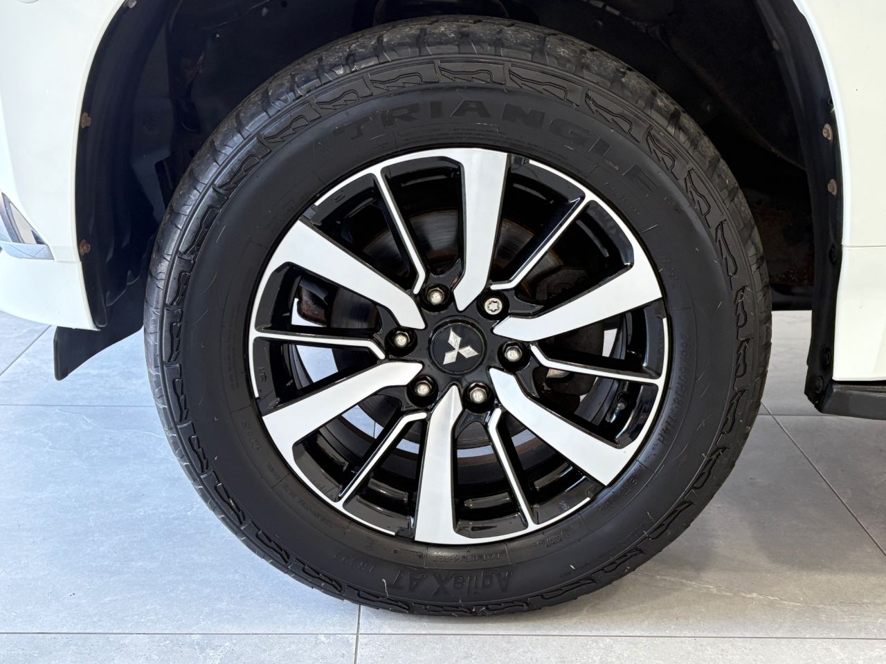 2019 MITSUBISHI SHOGUN SPORT 2.4D 4 SUV 5dr Diesel Auto 4WD Euro 6 (181 ps) - vehicle photo 19 for sale on PureCar