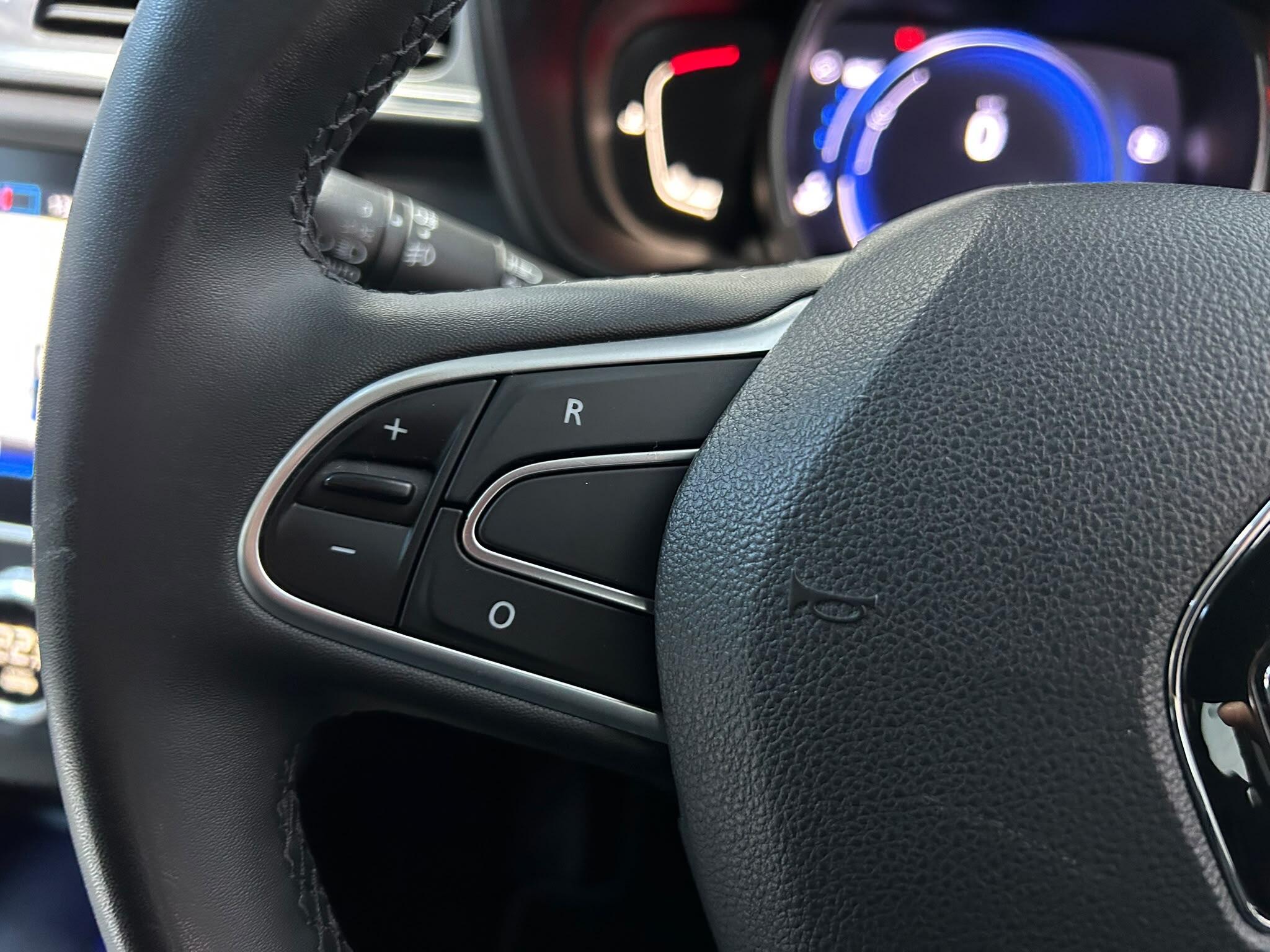 2019 RENAULT KADJAR 1.3 TCe Iconic EDC Euro 6 (s/s) 5dr - vehicle photo 31 for sale on PureCar
