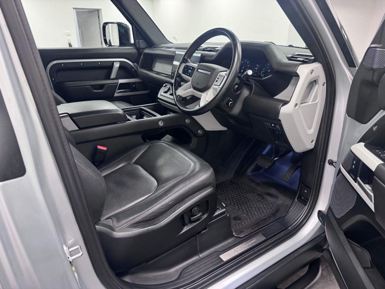 2024 LAND ROVER DEFENDER 90 3.0 D250 MHEV X-Dynamic HSE SUV 3dr Diesel Auto 4WD Euro 6 (s/s) (250 ps) 2 - vehicle photo 15 for sale on PureCar