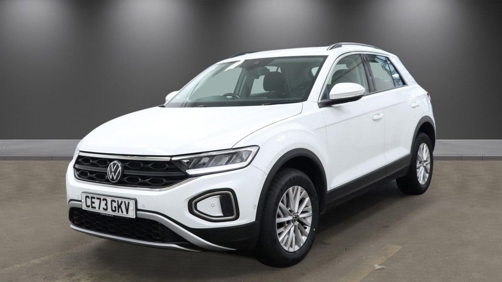 2023 Volkswagen T-Roc — image 2