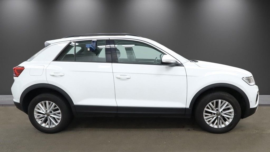 2023 Volkswagen T-Roc — image 5