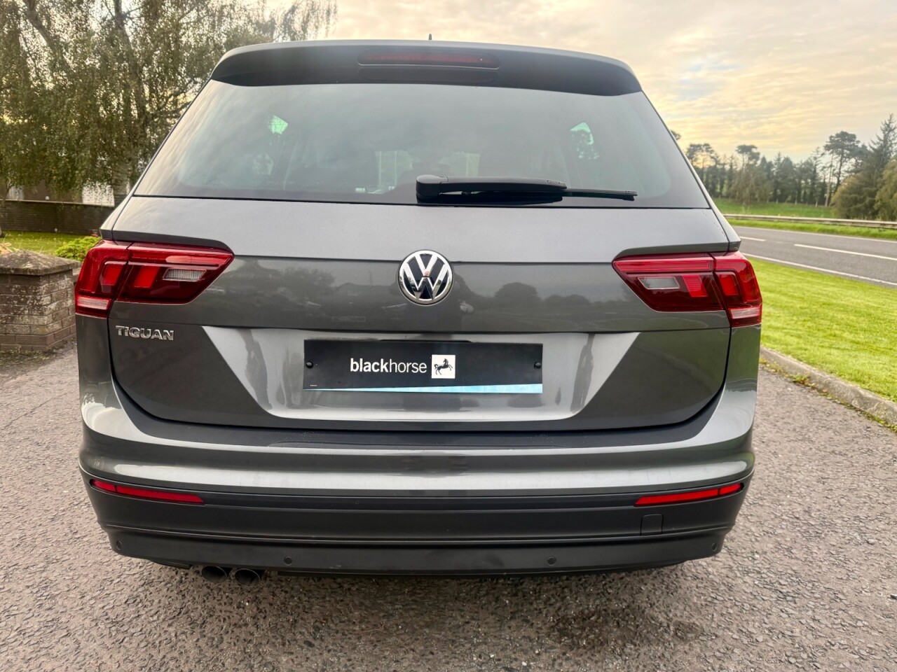 2018 VOLKSWAGEN TIGUAN 2.0 TDI SE Navigation Diesel DSG Auto 150BHP LOW MILES - vehicle photo 4 for sale on PureCar