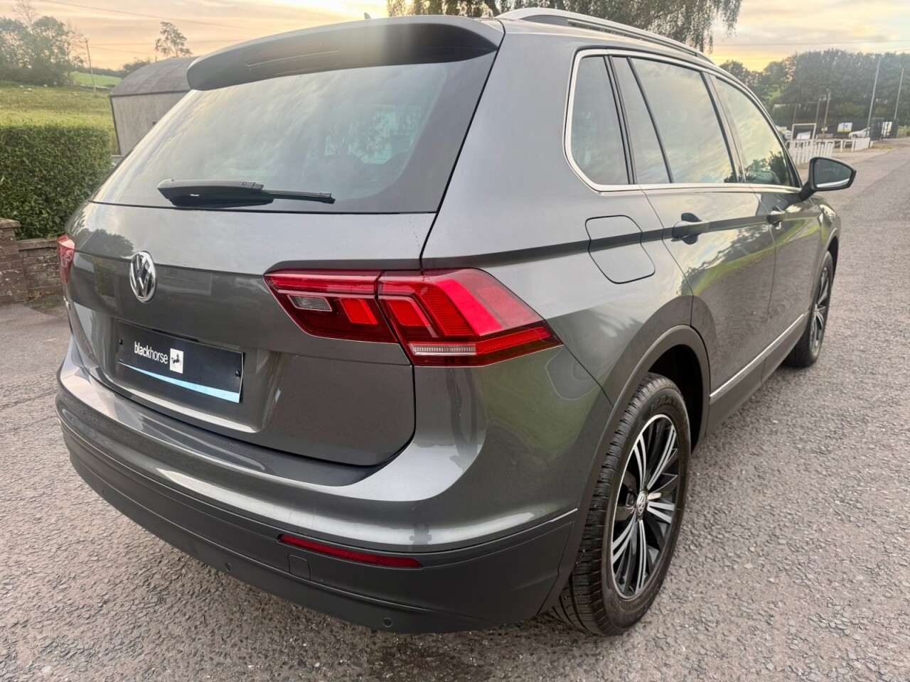 2018 VOLKSWAGEN TIGUAN 2.0 TDI SE Navigation Diesel DSG Auto 150BHP LOW MILES - vehicle photo 5 for sale on PureCar