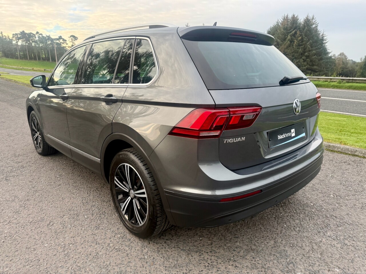 2018 VOLKSWAGEN TIGUAN 2.0 TDI SE Navigation Diesel DSG Auto 150BHP LOW MILES - vehicle photo 6 for sale on PureCar