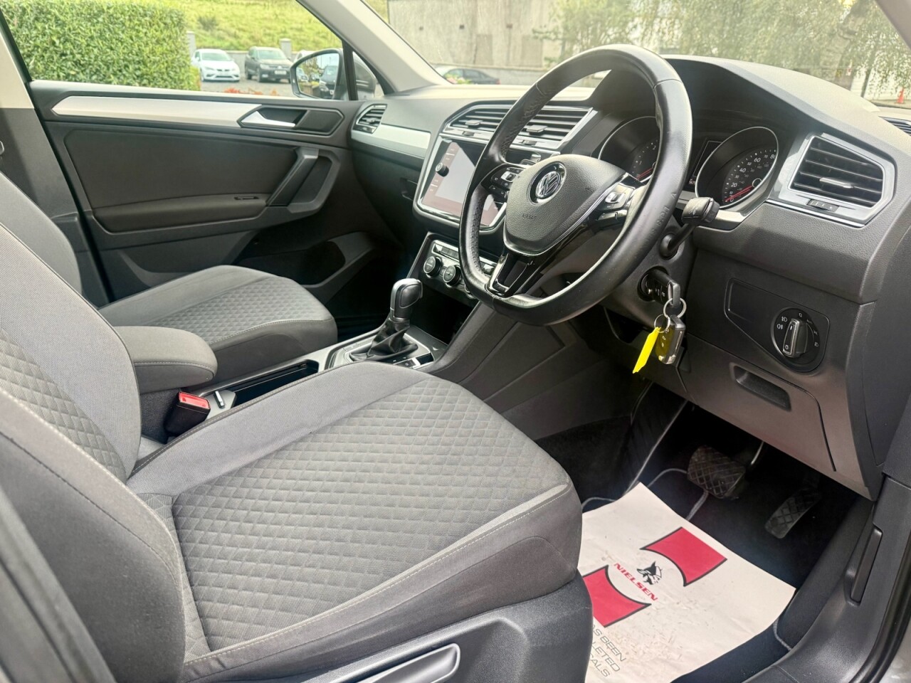 2018 VOLKSWAGEN TIGUAN 2.0 TDI SE Navigation Diesel DSG Auto 150BHP LOW MILES - vehicle photo 8 for sale on PureCar