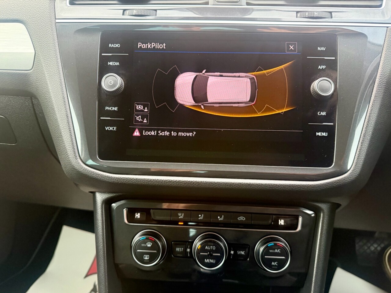 2018 VOLKSWAGEN TIGUAN 2.0 TDI SE Navigation Diesel DSG Auto 150BHP LOW MILES - vehicle photo 12 for sale on PureCar