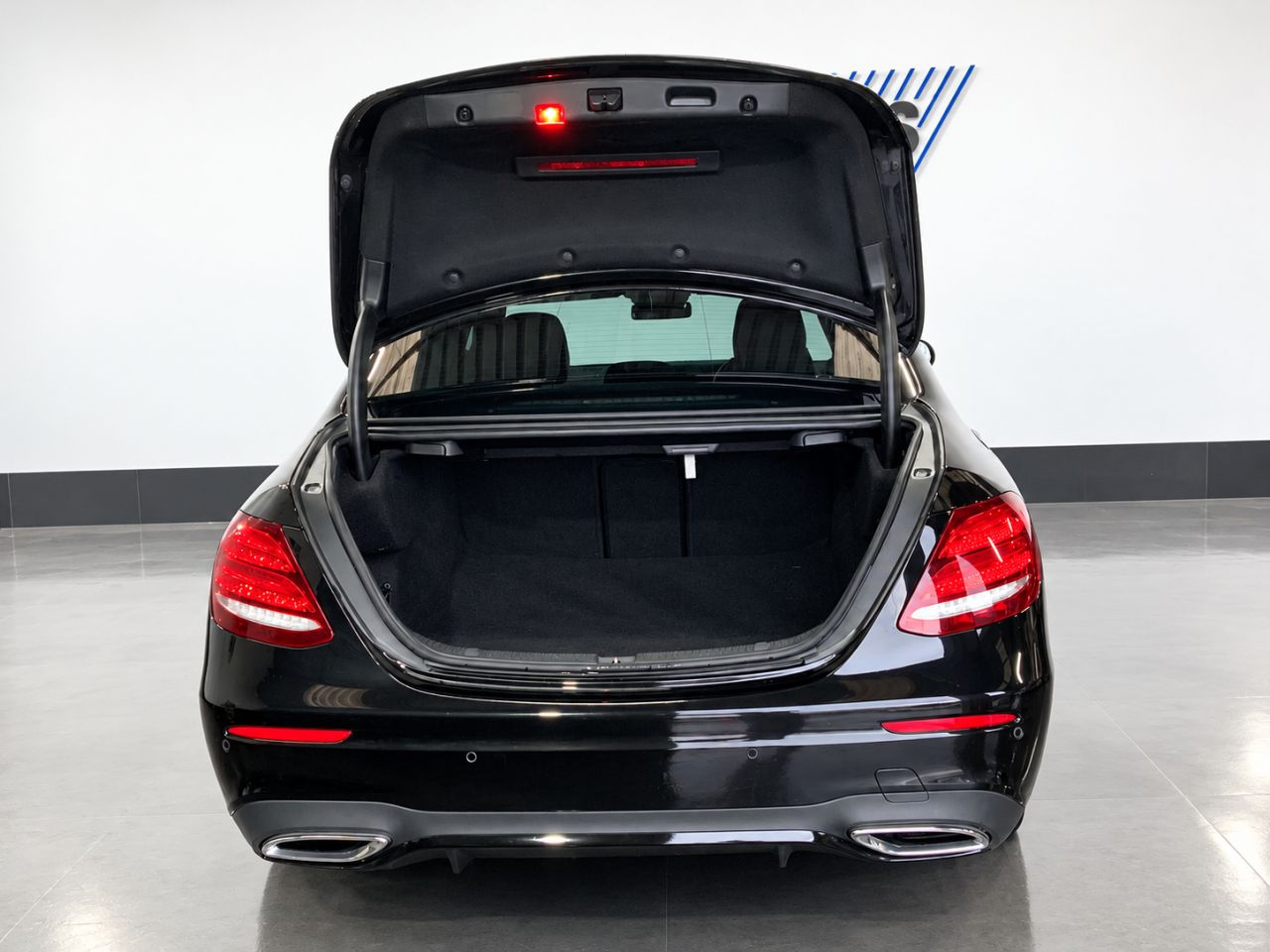 2019 MERCEDES E CLASS 2.0 E220d AMG Line Saloon 4dr Diesel G-Tronic+ Euro 6 (s/s) (194 ps) - vehicle photo 10 for sale on PureCar