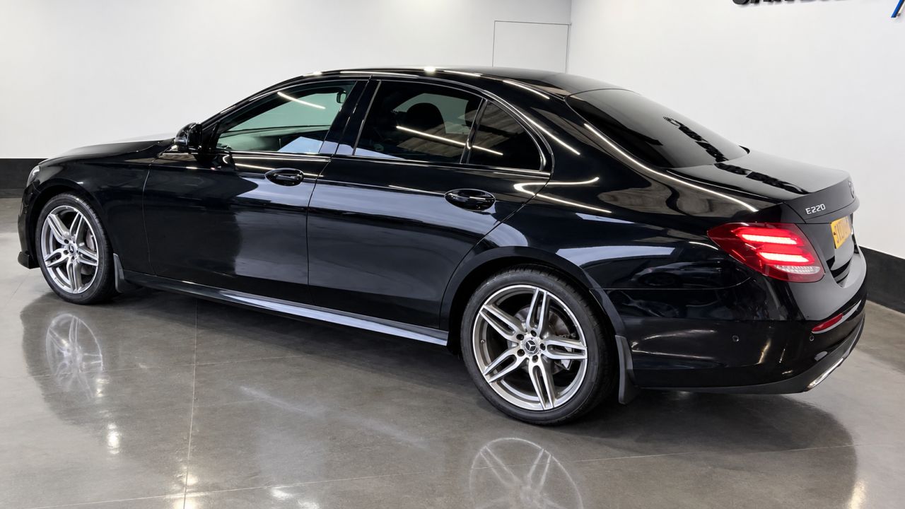 2019 MERCEDES E CLASS 2.0 E220d AMG Line Saloon 4dr Diesel G-Tronic+ Euro 6 (s/s) (194 ps) - vehicle photo 5 for sale on PureCar