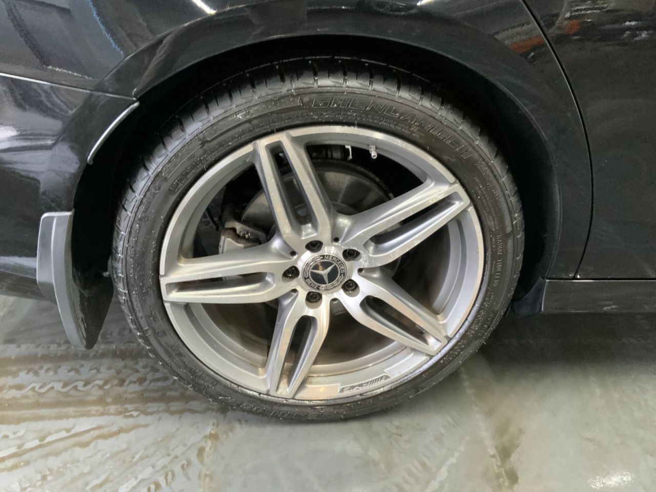 2019 MERCEDES E CLASS 2.0 E220d AMG Line Saloon 4dr Diesel G-Tronic+ Euro 6 (s/s) (194 ps) - vehicle photo 13 for sale on PureCar