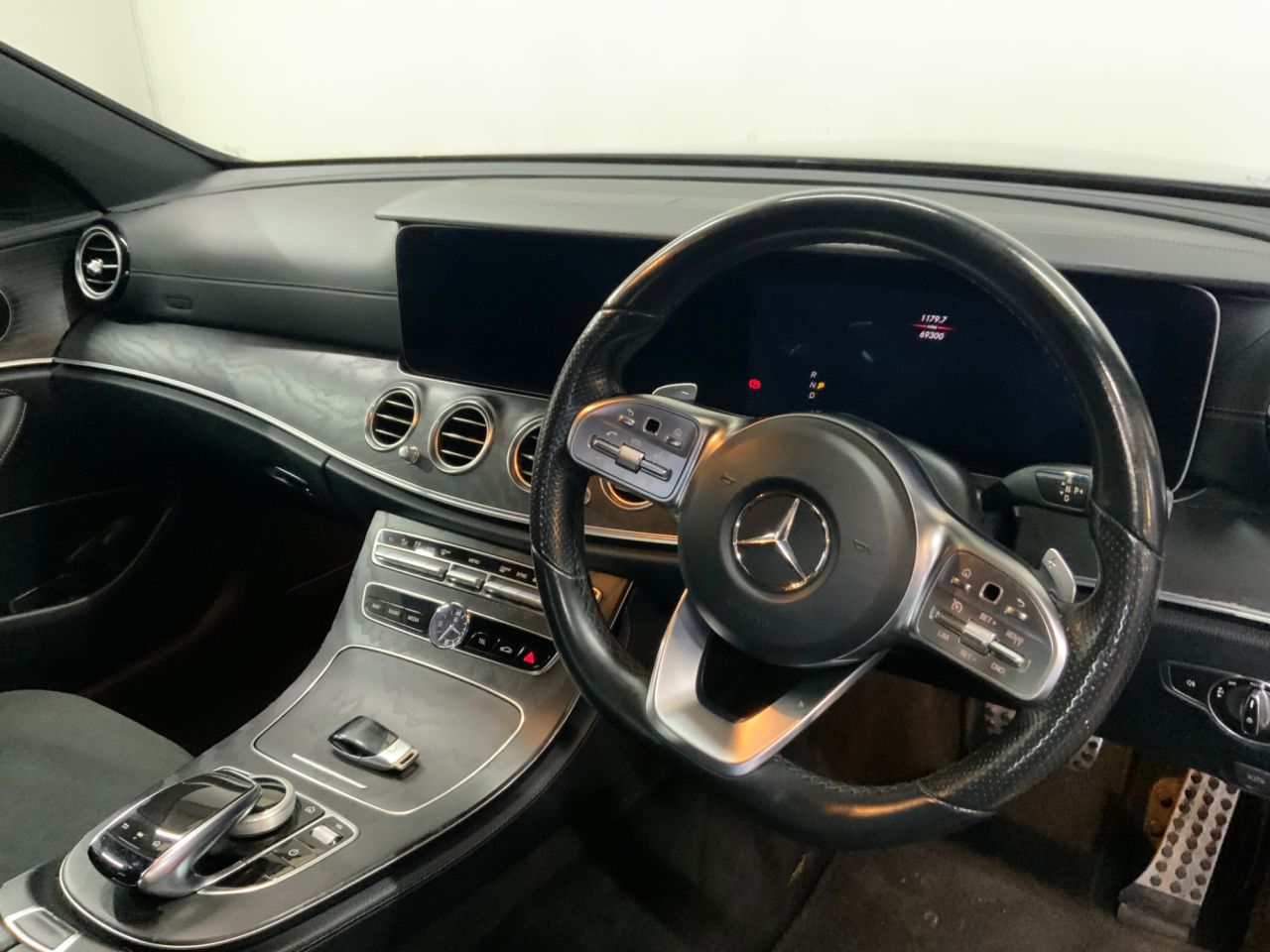 2019 MERCEDES E CLASS 2.0 E220d AMG Line Saloon 4dr Diesel G-Tronic+ Euro 6 (s/s) (194 ps) - vehicle photo 18 for sale on PureCar