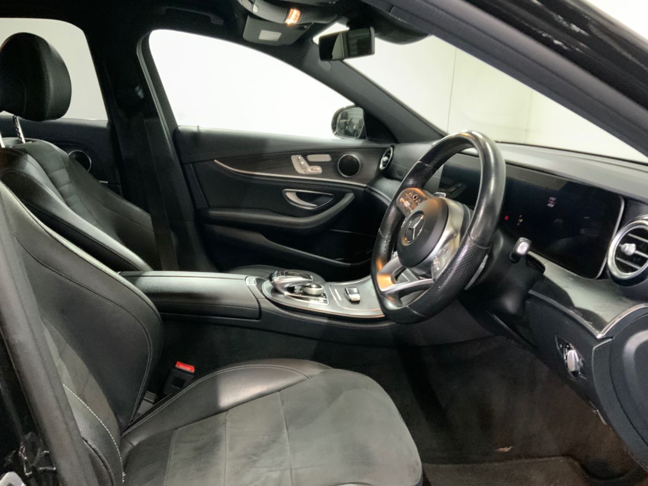 2019 MERCEDES E CLASS 2.0 E220d AMG Line Saloon 4dr Diesel G-Tronic+ Euro 6 (s/s) (194 ps) - vehicle photo 19 for sale on PureCar
