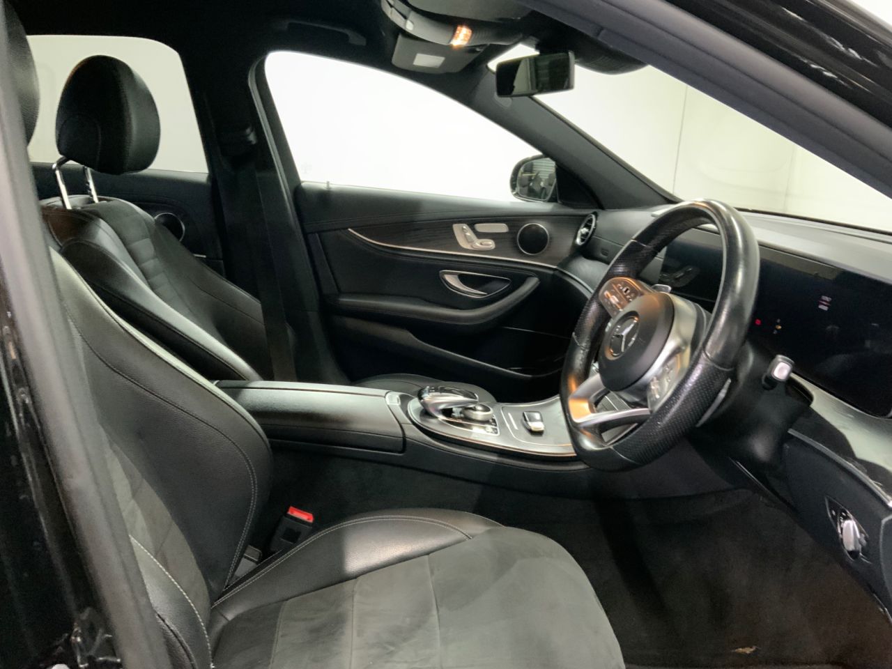 2019 MERCEDES E CLASS 2.0 E220d AMG Line Saloon 4dr Diesel G-Tronic+ Euro 6 (s/s) (194 ps) - vehicle photo 20 for sale on PureCar