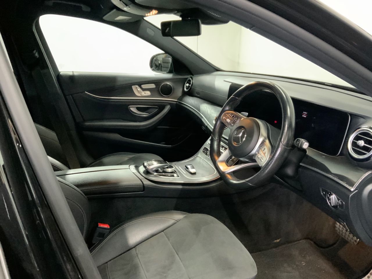 2019 MERCEDES E CLASS 2.0 E220d AMG Line Saloon 4dr Diesel G-Tronic+ Euro 6 (s/s) (194 ps) - vehicle photo 21 for sale on PureCar