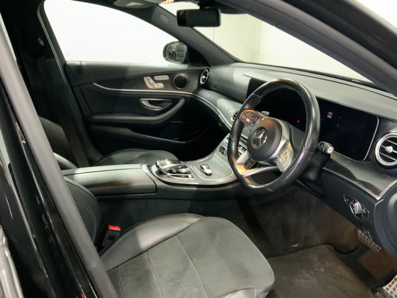 2019 MERCEDES E CLASS 2.0 E220d AMG Line Saloon 4dr Diesel G-Tronic+ Euro 6 (s/s) (194 ps) - vehicle photo 22 for sale on PureCar