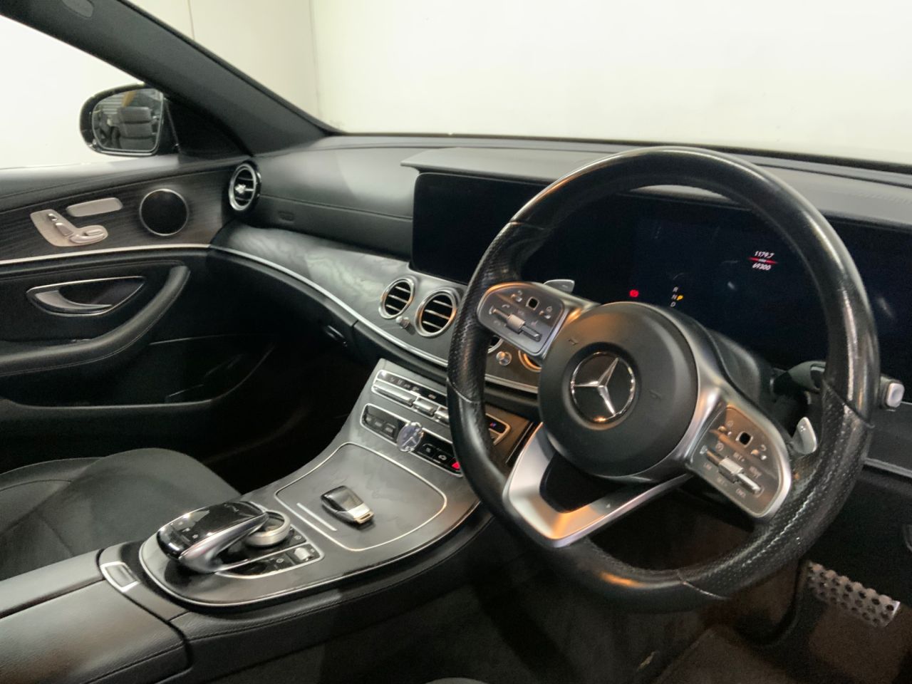 2019 MERCEDES E CLASS 2.0 E220d AMG Line Saloon 4dr Diesel G-Tronic+ Euro 6 (s/s) (194 ps) - vehicle photo 23 for sale on PureCar