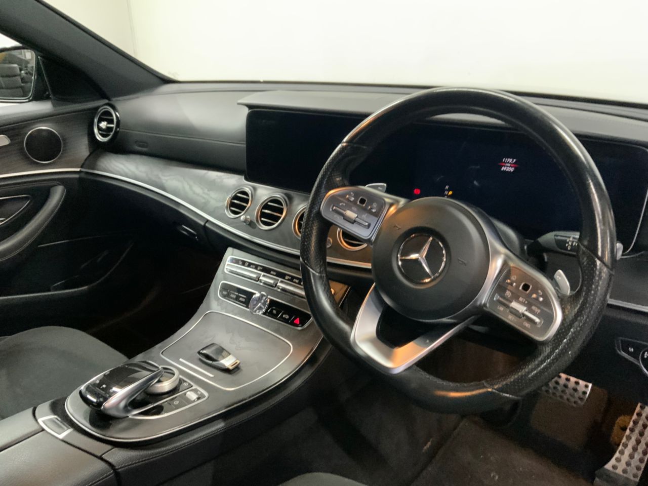 2019 MERCEDES E CLASS 2.0 E220d AMG Line Saloon 4dr Diesel G-Tronic+ Euro 6 (s/s) (194 ps) - vehicle photo 24 for sale on PureCar