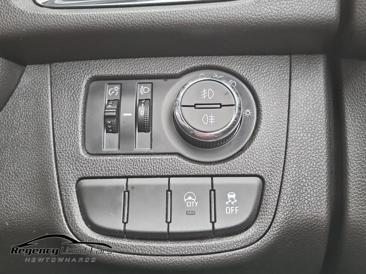 2017 VAUXHALL VIVA 1.0i SE Euro 6 5dr (a/c) - vehicle photo 32 for sale on PureCar