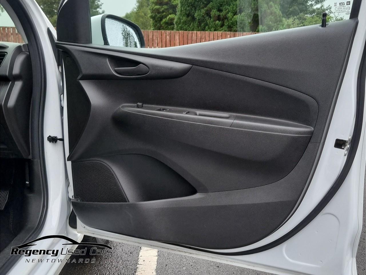 2017 VAUXHALL VIVA 1.0i SE Euro 6 5dr (a/c) - vehicle photo 37 for sale on PureCar