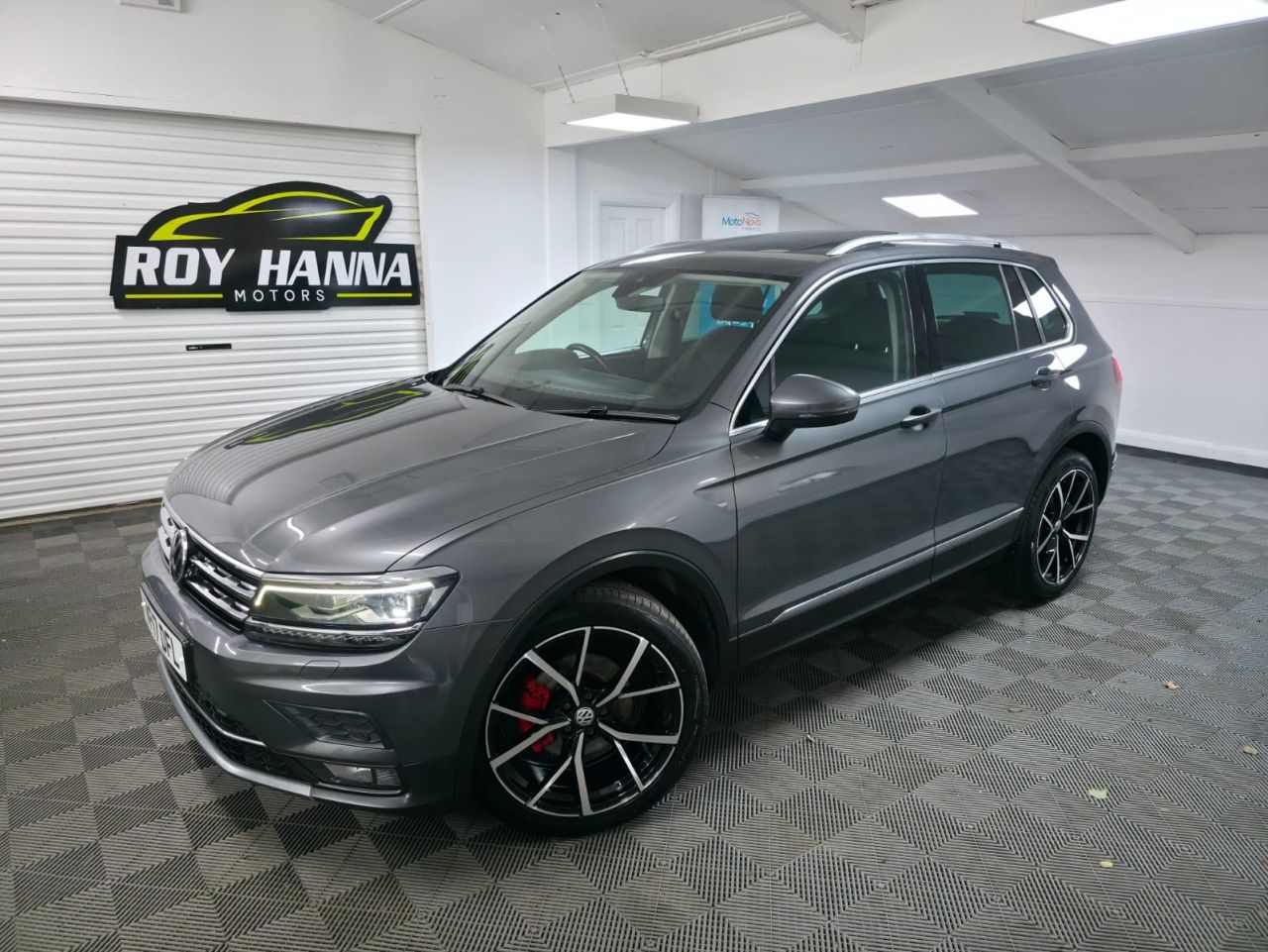 2017 VOLKSWAGEN TIGUAN 2.0 TDI SEL SUV 5dr Diesel DSG Euro 6 (s/s) (150 ps) - vehicle photo 2 for sale on PureCar