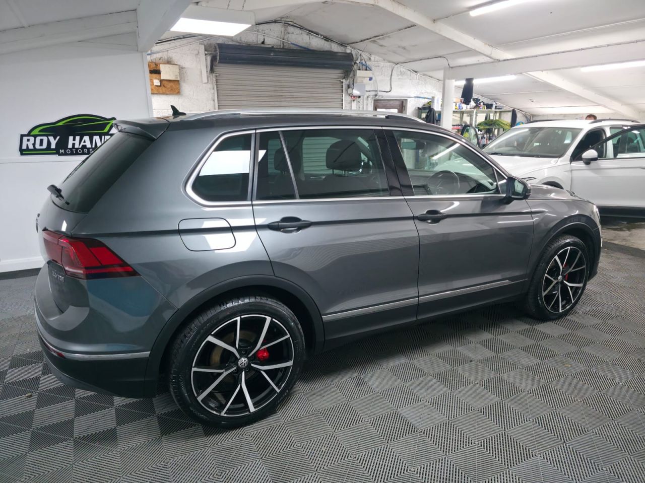 2017 VOLKSWAGEN TIGUAN 2.0 TDI SEL SUV 5dr Diesel DSG Euro 6 (s/s) (150 ps) - vehicle photo 7 for sale on PureCar