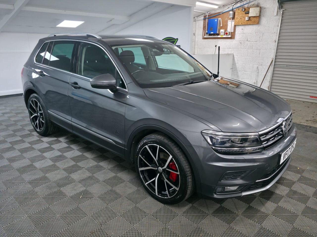 2017 VOLKSWAGEN TIGUAN 2.0 TDI SEL SUV 5dr Diesel DSG Euro 6 (s/s) (150 ps) - vehicle photo 8 for sale on PureCar