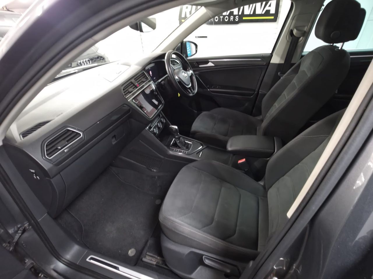2017 VOLKSWAGEN TIGUAN 2.0 TDI SEL SUV 5dr Diesel DSG Euro 6 (s/s) (150 ps) - vehicle photo 11 for sale on PureCar