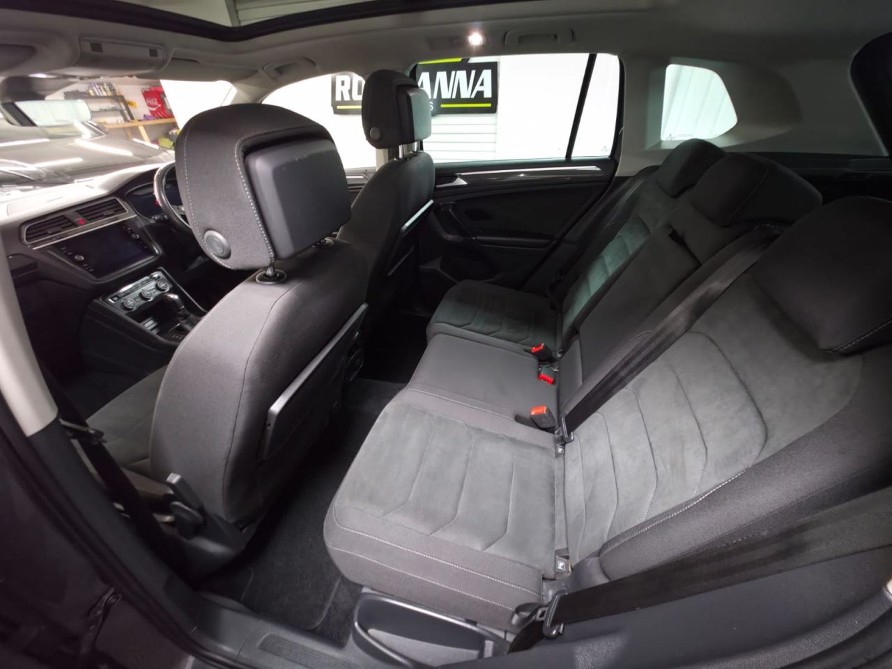 2017 VOLKSWAGEN TIGUAN 2.0 TDI SEL SUV 5dr Diesel DSG Euro 6 (s/s) (150 ps) - vehicle photo 15 for sale on PureCar