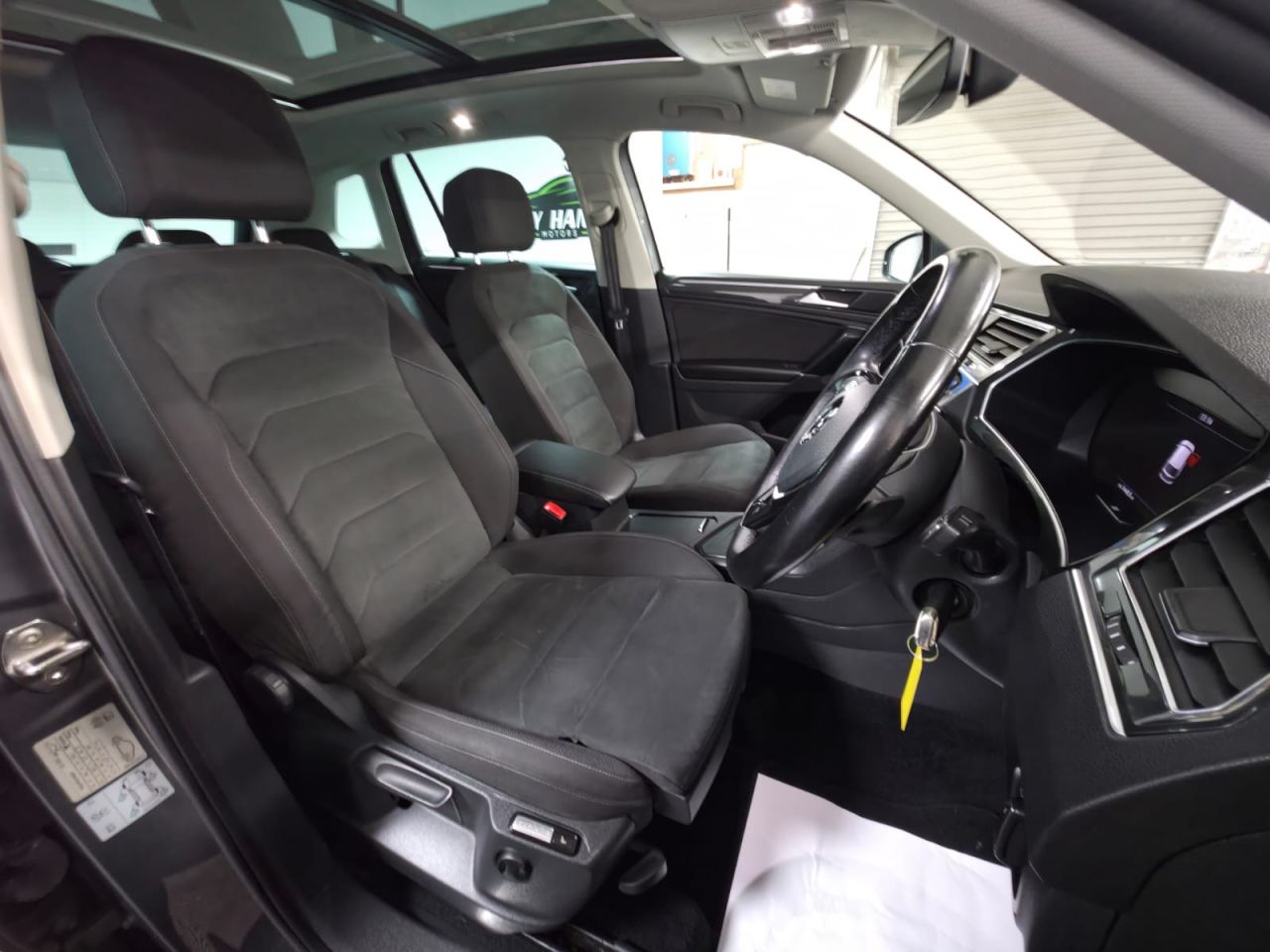 2017 VOLKSWAGEN TIGUAN 2.0 TDI SEL SUV 5dr Diesel DSG Euro 6 (s/s) (150 ps) - vehicle photo 20 for sale on PureCar