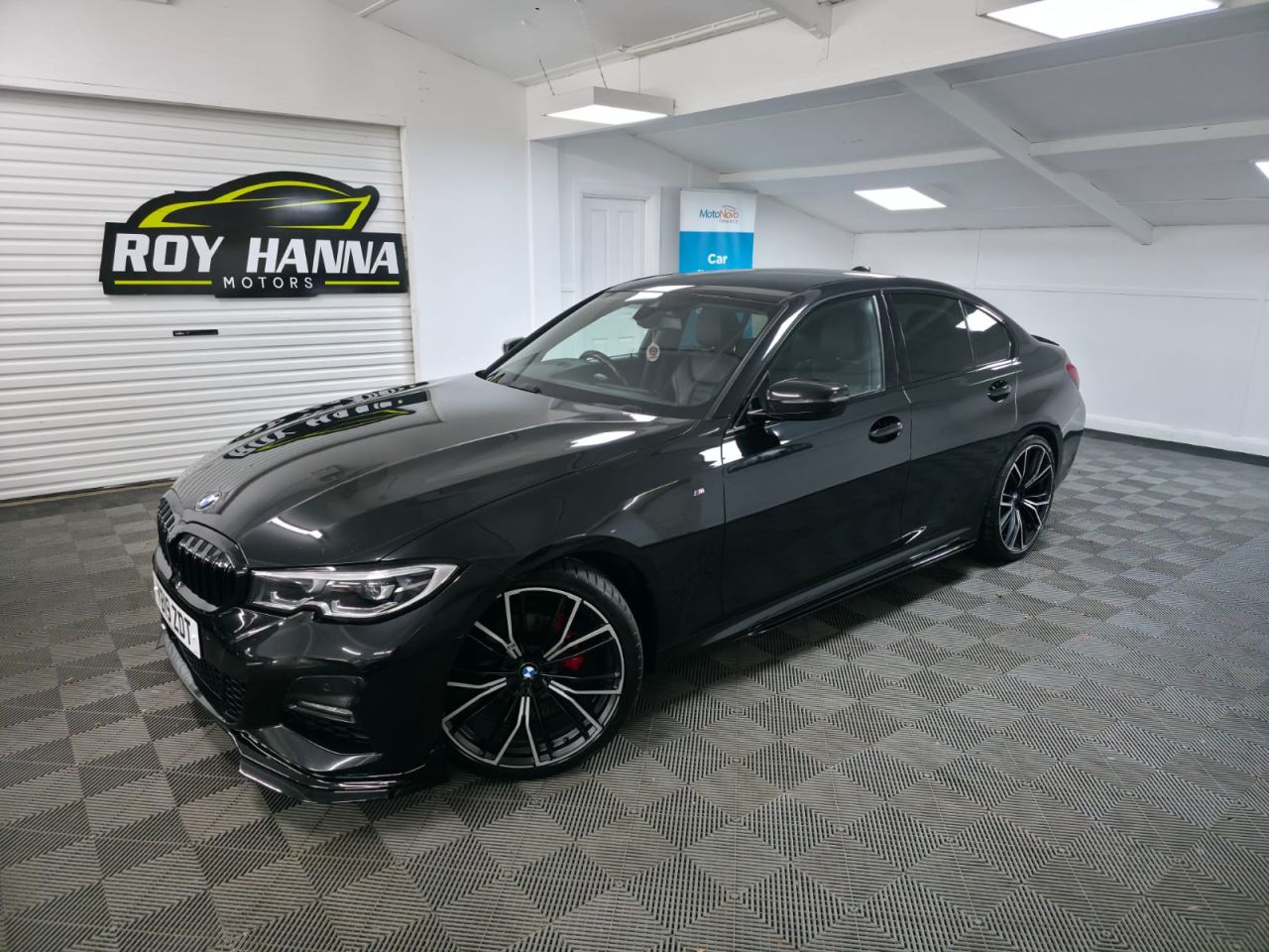 2019 BMW 3 SERIES 2.0 318d M Sport Saloon 4dr Diesel Auto Euro 6 (s/s) (150 ps) Front and Rea - vehicle photo 2 for sale on PureCar