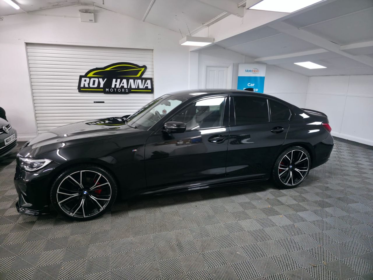 2019 BMW 3 SERIES 2.0 318d M Sport Saloon 4dr Diesel Auto Euro 6 (s/s) (150 ps) Front and Rea - vehicle photo 3 for sale on PureCar