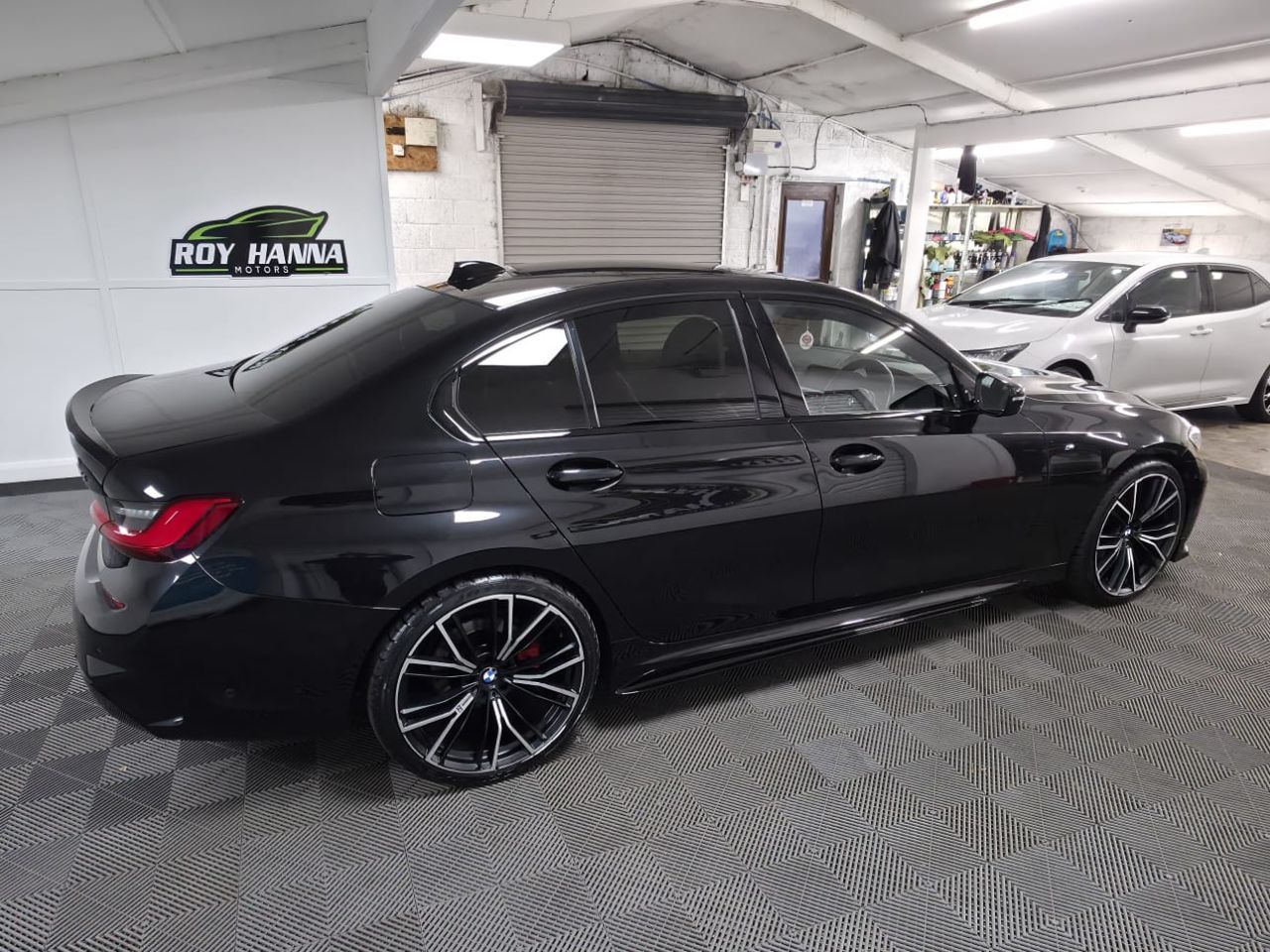2019 BMW 3 SERIES 2.0 318d M Sport Saloon 4dr Diesel Auto Euro 6 (s/s) (150 ps) Front and Rea - vehicle photo 7 for sale on PureCar