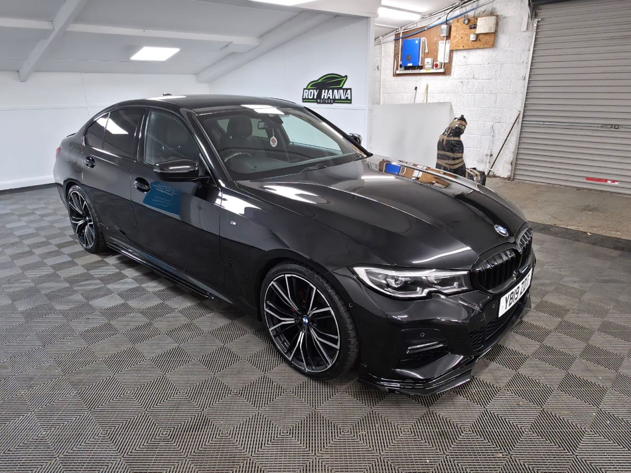 2019 BMW 3 SERIES 2.0 318d M Sport Saloon 4dr Diesel Auto Euro 6 (s/s) (150 ps) Front and Rea - vehicle photo 8 for sale on PureCar