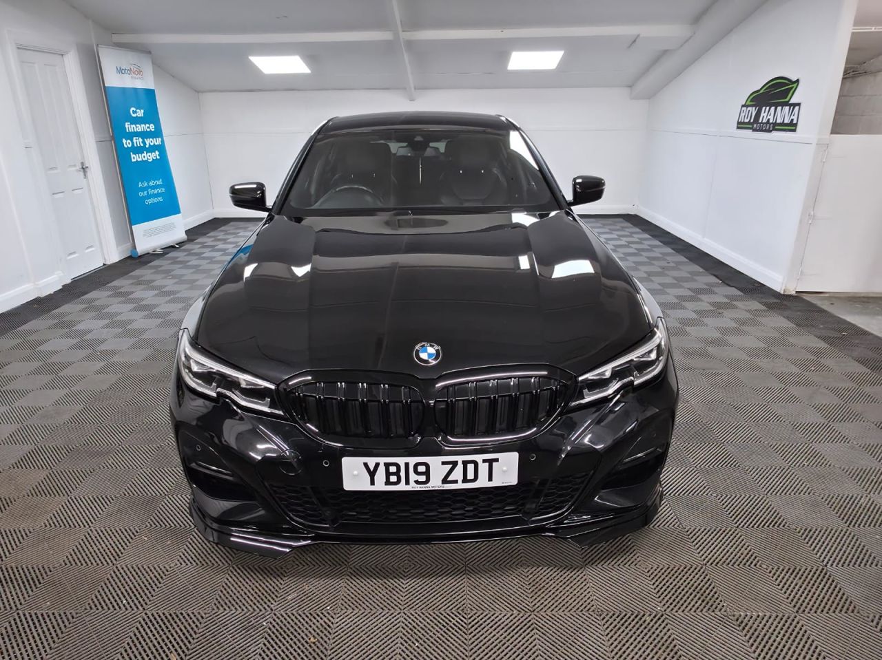 2019 BMW 3 SERIES 2.0 318d M Sport Saloon 4dr Diesel Auto Euro 6 (s/s) (150 ps) Front and Rea - vehicle photo 9 for sale on PureCar