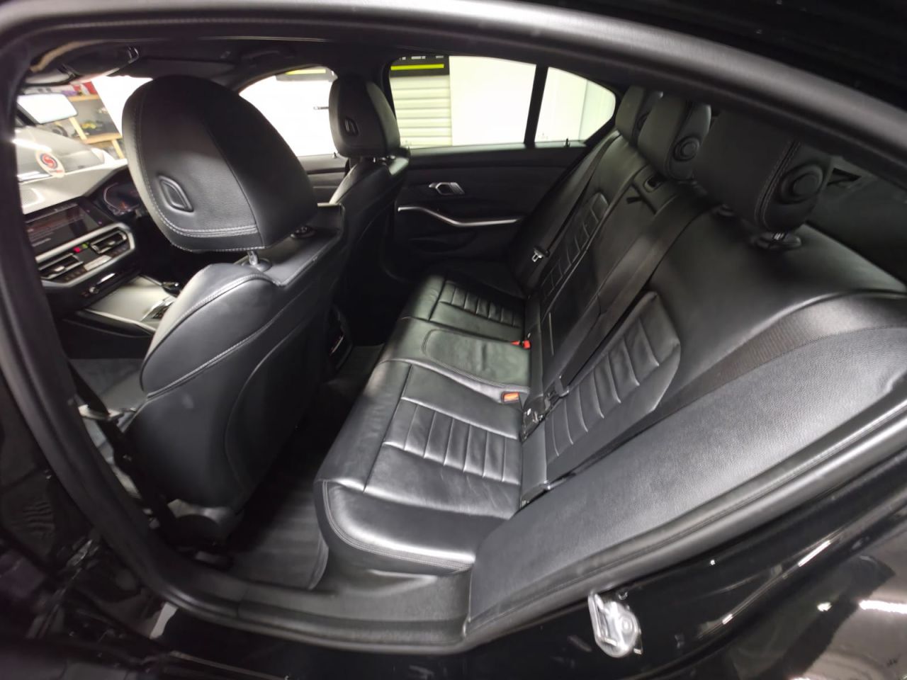 2019 BMW 3 SERIES 2.0 318d M Sport Saloon 4dr Diesel Auto Euro 6 (s/s) (150 ps) Front and Rea - vehicle photo 14 for sale on PureCar