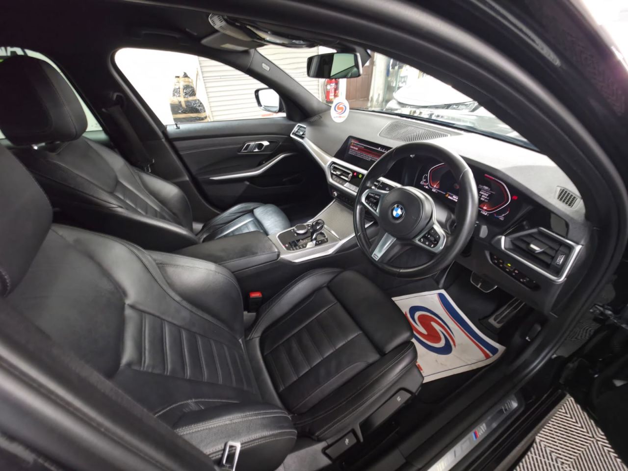 2019 BMW 3 SERIES 2.0 318d M Sport Saloon 4dr Diesel Auto Euro 6 (s/s) (150 ps) Front and Rea - vehicle photo 18 for sale on PureCar