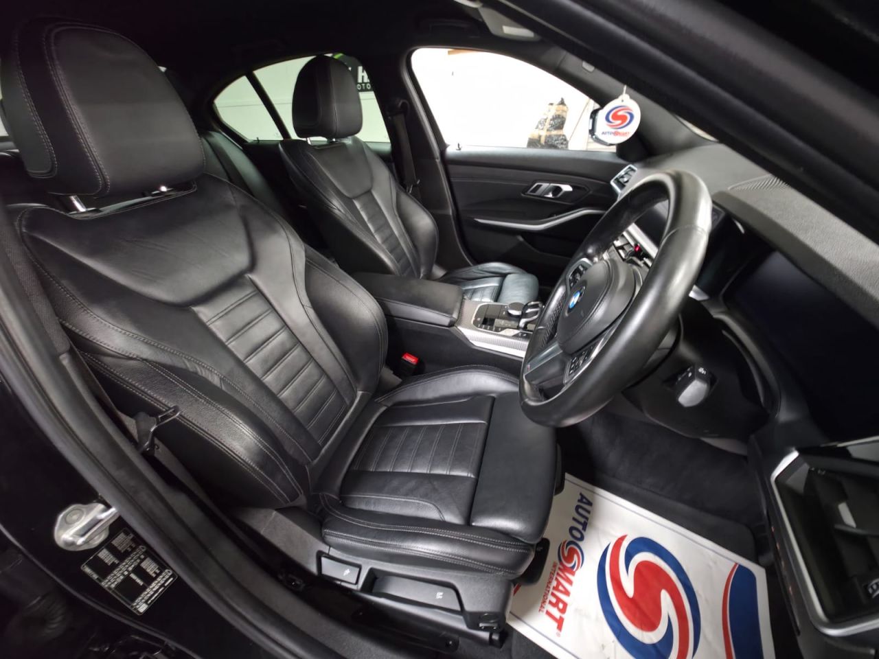2019 BMW 3 SERIES 2.0 318d M Sport Saloon 4dr Diesel Auto Euro 6 (s/s) (150 ps) Front and Rea - vehicle photo 19 for sale on PureCar