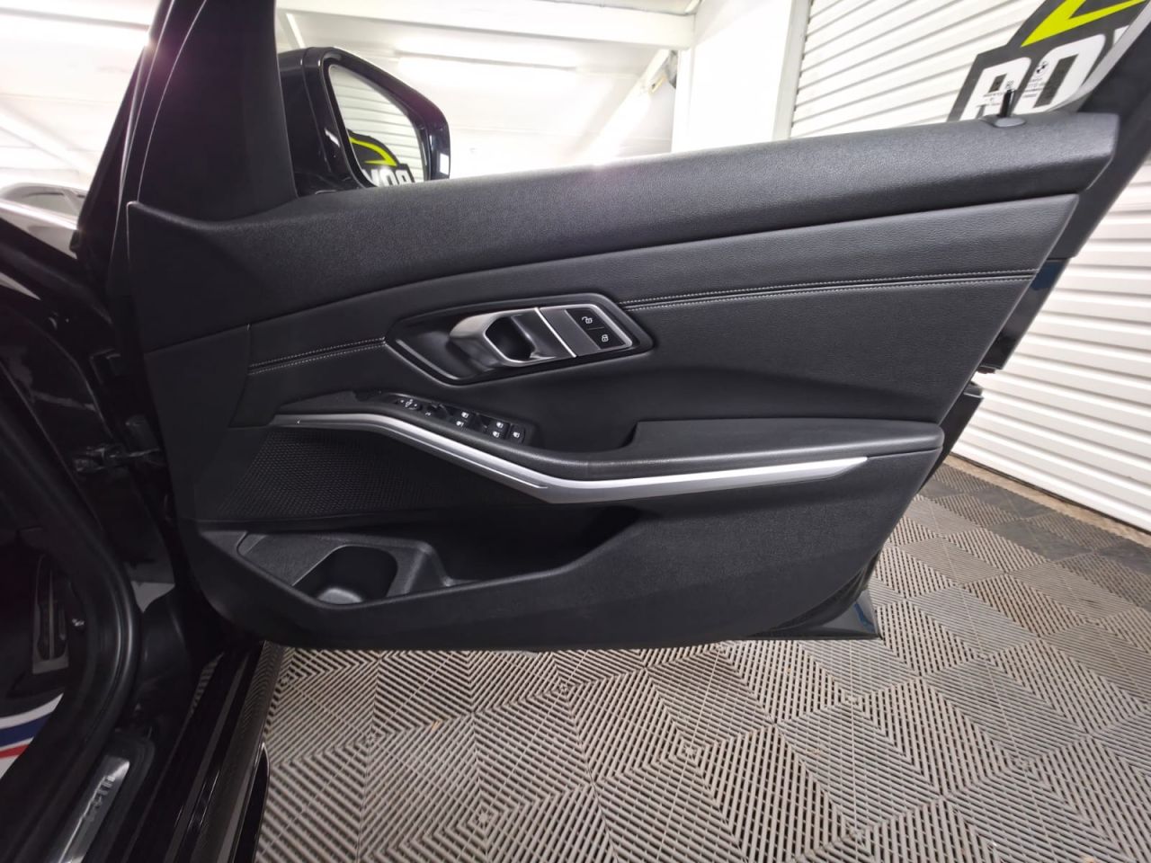 2019 BMW 3 SERIES 2.0 318d M Sport Saloon 4dr Diesel Auto Euro 6 (s/s) (150 ps) Front and Rea - vehicle photo 20 for sale on PureCar